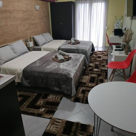G M 1 Rooms Kentro In The Heart Of The City Larissa Exterior foto