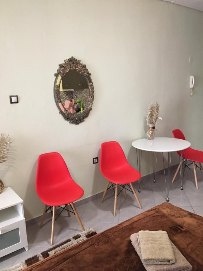 G M 1 Rooms Kentro In The Heart Of The City Larissa Exterior foto